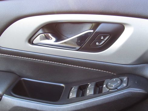 Used 2020 Chevrolet Traverse RS AWD/4WD image 40