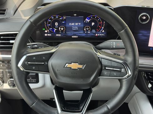Used 2025 Chevrolet Tahoe Premier AWD/4WD image 38