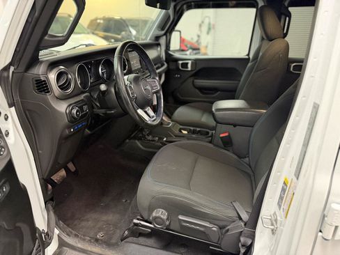 Used 2023 Jeep Wrangler Unlimited Rubicon 4xe w/ Cold Weather Group AWD/4WD image 13