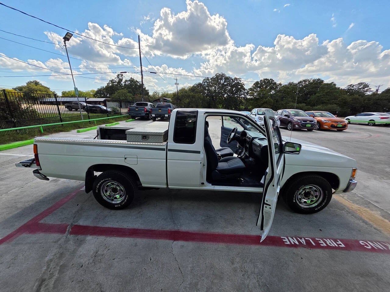 Used 1995 Nissan Pickup XE RWD image 23