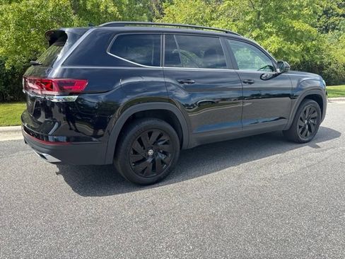Used 2026 Volkswagen Atlas SE w/ Panoramic Sunroof Package FWD image 2