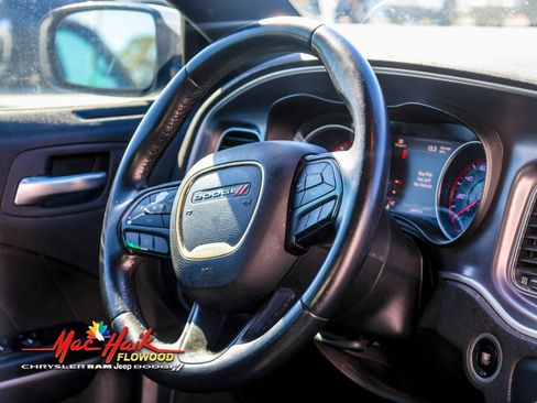 Used 2019 Dodge Charger SXT image 9