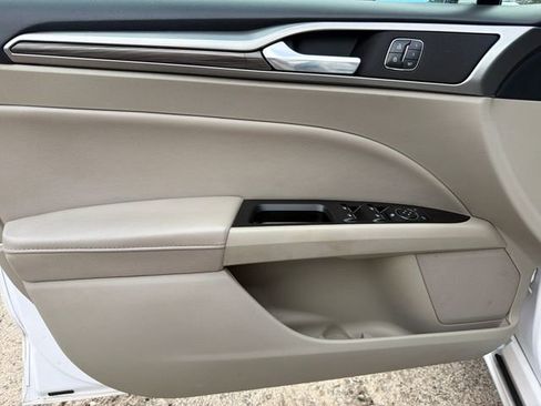 Used 2017 Ford Fusion SE w/ Fusion SE Technology Package FWD image 12