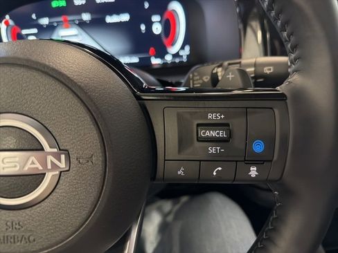 Certified 2025 Nissan Pathfinder Platinum image 24