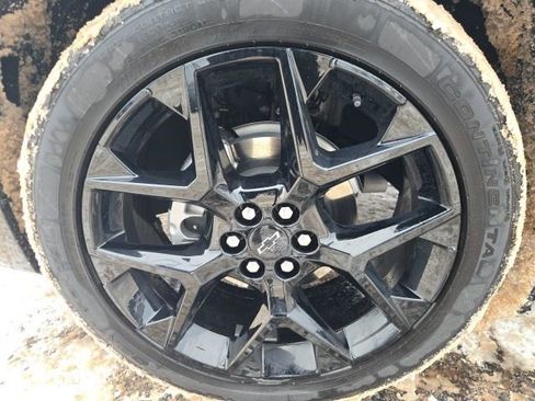 Used 2025 Chevrolet Traverse RS image 17