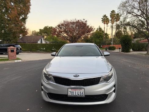 Used 2017 Kia Optima LX w/ Convenience Package image 3