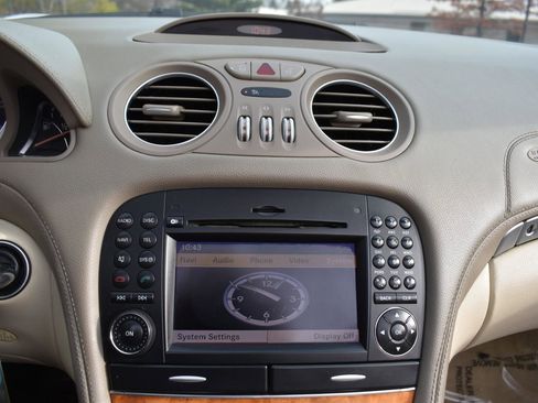 Used 2009 Mercedes-Benz SL 550 image 24