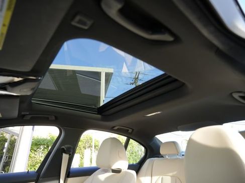 Used 2019 BMW 330i xDrive Sedan w/ Convenience Package AWD/4WD image 16