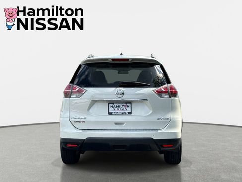 Used 2016 Nissan Rogue SV w/ SV Premium Package AWD/4WD image 3