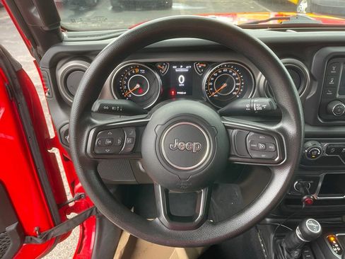 Used 2021 Jeep Gladiator Sport image 12