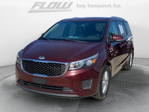 Used 2017 Kia Sedona LX w/ LX Essentials Premium Package FWD image 4