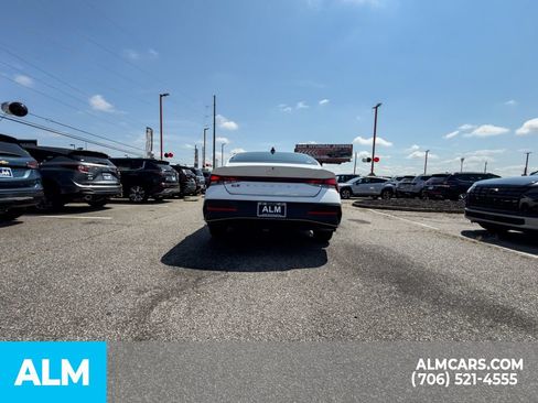 Used 2024 Hyundai Elantra SEL FWD image 5
