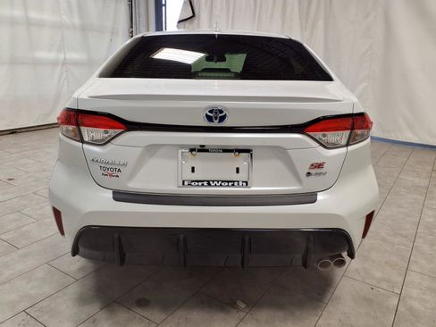 Used 2025 Toyota Corolla SE w/ SE Premium Package image 8
