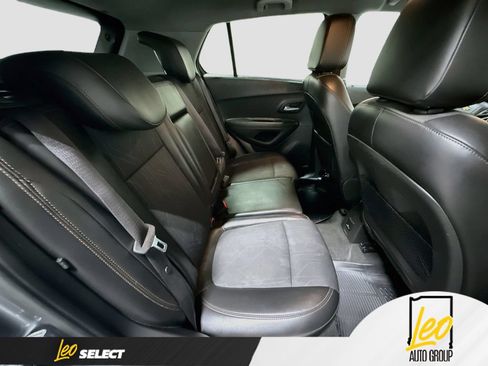 Used 2019 Chevrolet Trax LT w/ LT Convenience Package AWD/4WD image 27