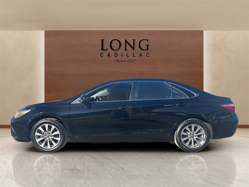 Used 2016 Toyota Camry XLE image 2