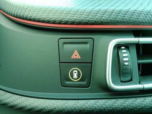 Used 2019 BMW i8 Roadster image 38