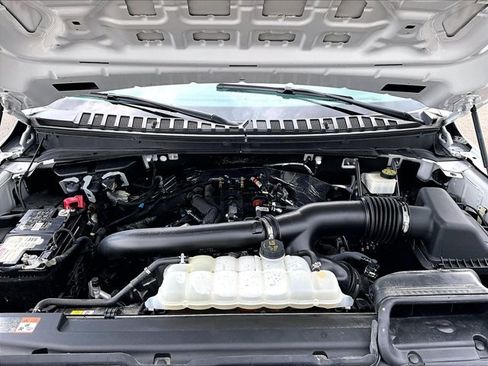 Used 2024 Ford Expedition XLT RWD image 11