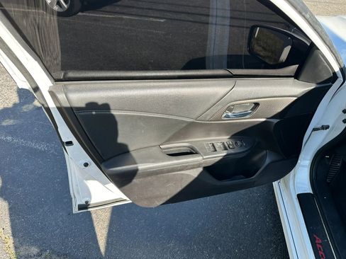 Used 2017 Honda Accord Sport image 30