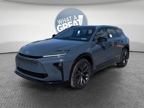 New 2025 Toyota Crown Signia Limited image 8