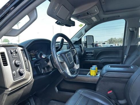 Used 2018 GMC Sierra 2500 Denali w/ Duramax Plus Package AWD/4WD image 9