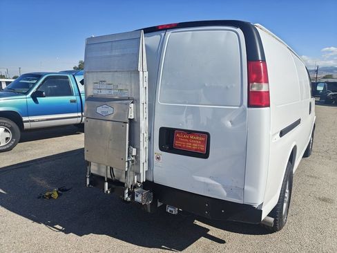 Used 2014 Chevrolet Express 3500 RWD image 2