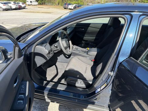 Used 2025 Honda Accord SE image 16