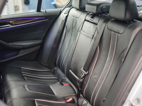 Used 2019 BMW 530e w/ Premium Package image 18