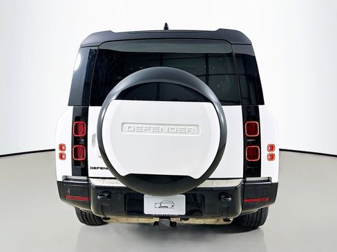 Used 2024 Land Rover Defender 130 X-Dynamic SE AWD/4WD image 6