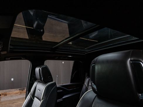 Used 2023 Cadillac Escalade Premium Luxury RWD image 21