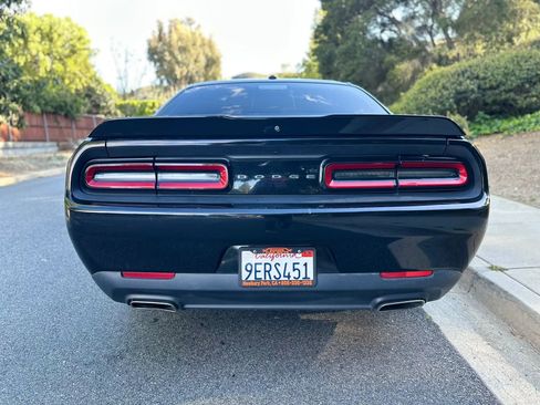 Used 2019 Dodge Challenger SXT image 5