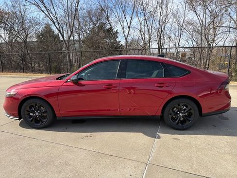 New 2025 Honda Accord SE image 2