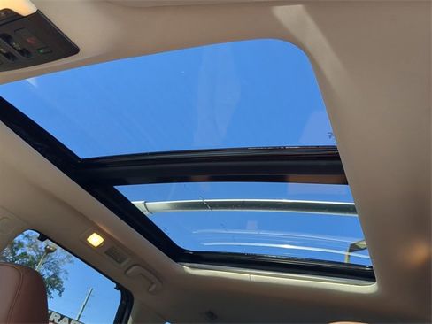 New 2025 Nissan Pathfinder Platinum w/ Black Appearance Package image 19