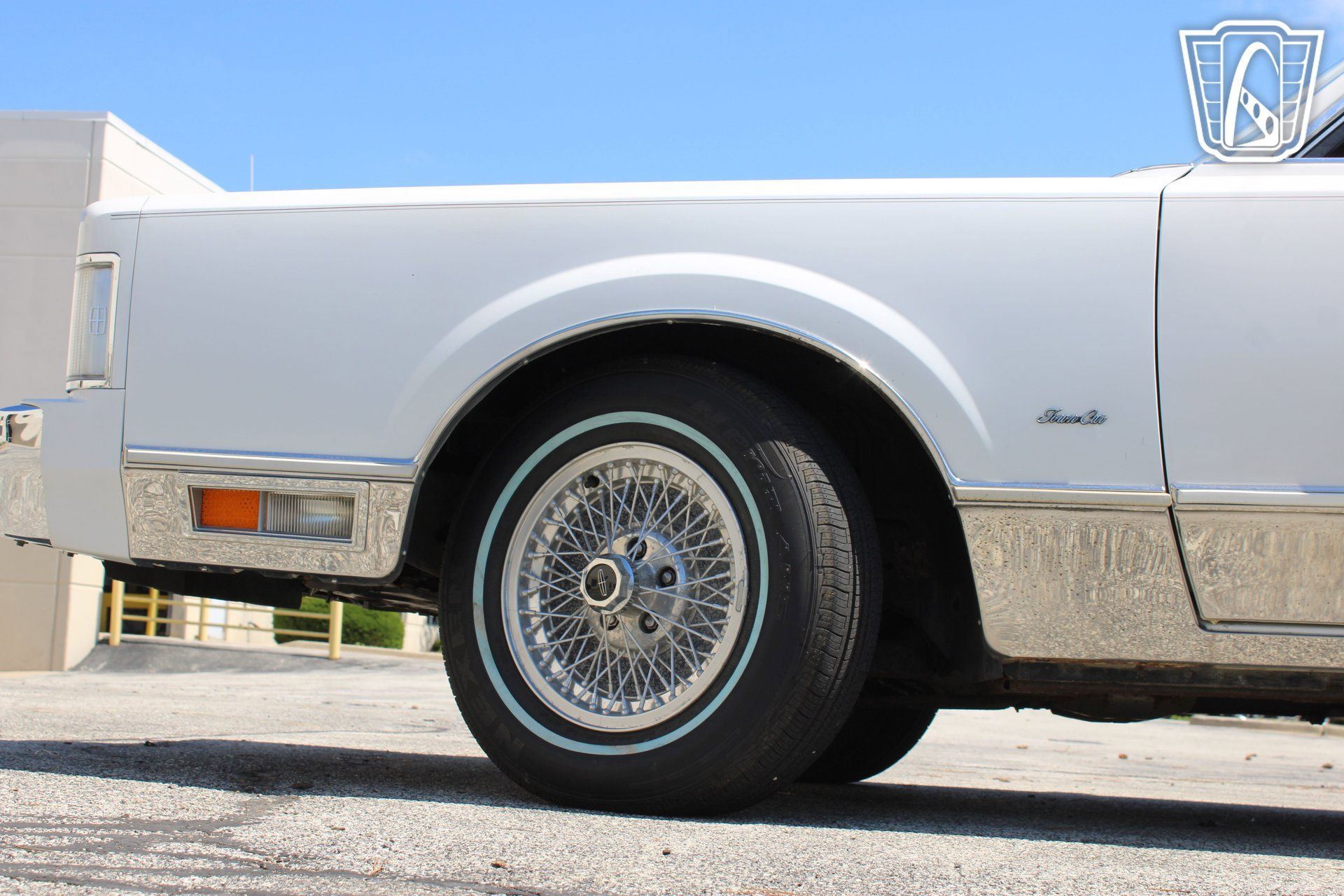 Used 1988 Lincoln Town Car Signature RWD image 33