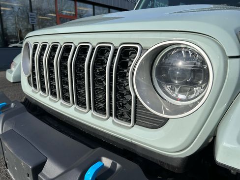 Used 2024 Jeep Wrangler Sahara image 13