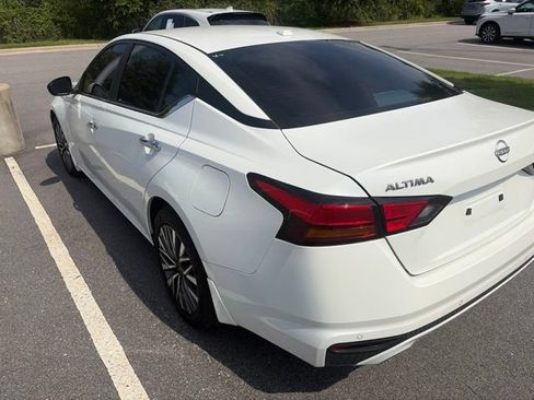 Used 2024 Nissan Altima 2.5 SV w/ SV Premium Package FWD image 10