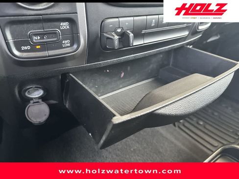 Used 2023 RAM 1500 Classic SLT AWD/4WD image 19