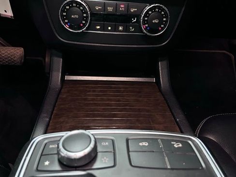 Used 2014 Mercedes-Benz GL 450 4MATIC image 29