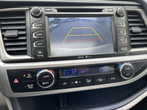 Used 2015 Toyota Highlander Limited w/ Driver Technology Package FWD image 19