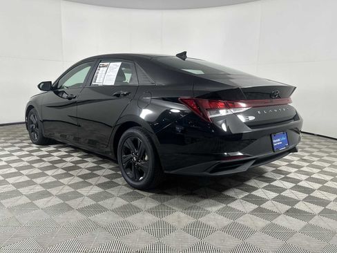 Used 2023 Hyundai Elantra SEL w/ Preferred Accessory Package image 9