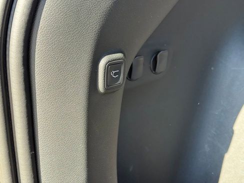 Used 2019 Jeep Cherokee Limited AWD/4WD image 26