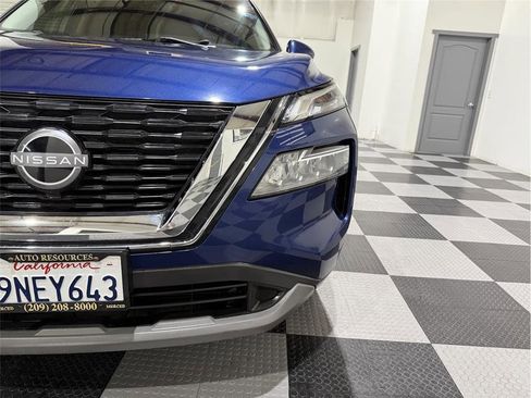 Used 2022 Nissan Rogue SV image 10