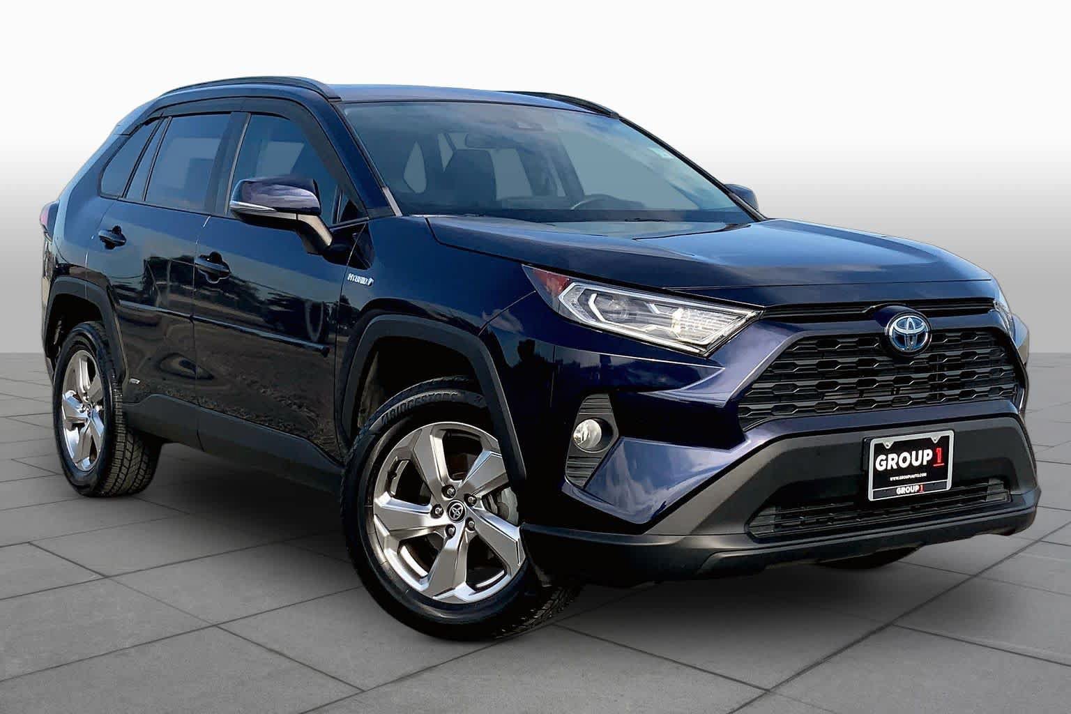 Used 2021 Toyota RAV4 XLE Premium AWD/4WD image 3