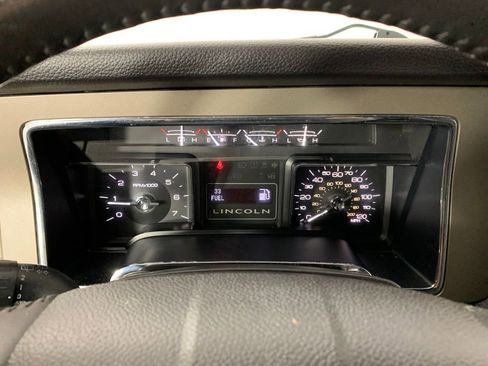 Used 2012 Lincoln Navigator L 4WD image 18