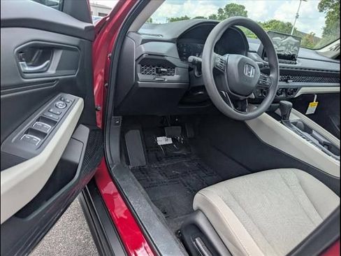 Used 2025 Honda Accord SE image 6
