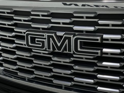 Used 2020 GMC Yukon Denali w/ Denali Premium Package AWD/4WD image 37