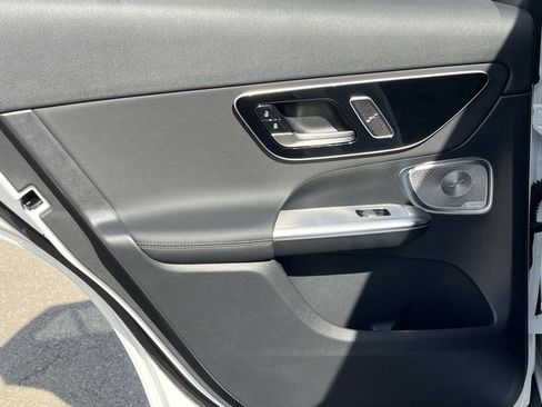 Used 2025 Mercedes-Benz GLC 300 image 15