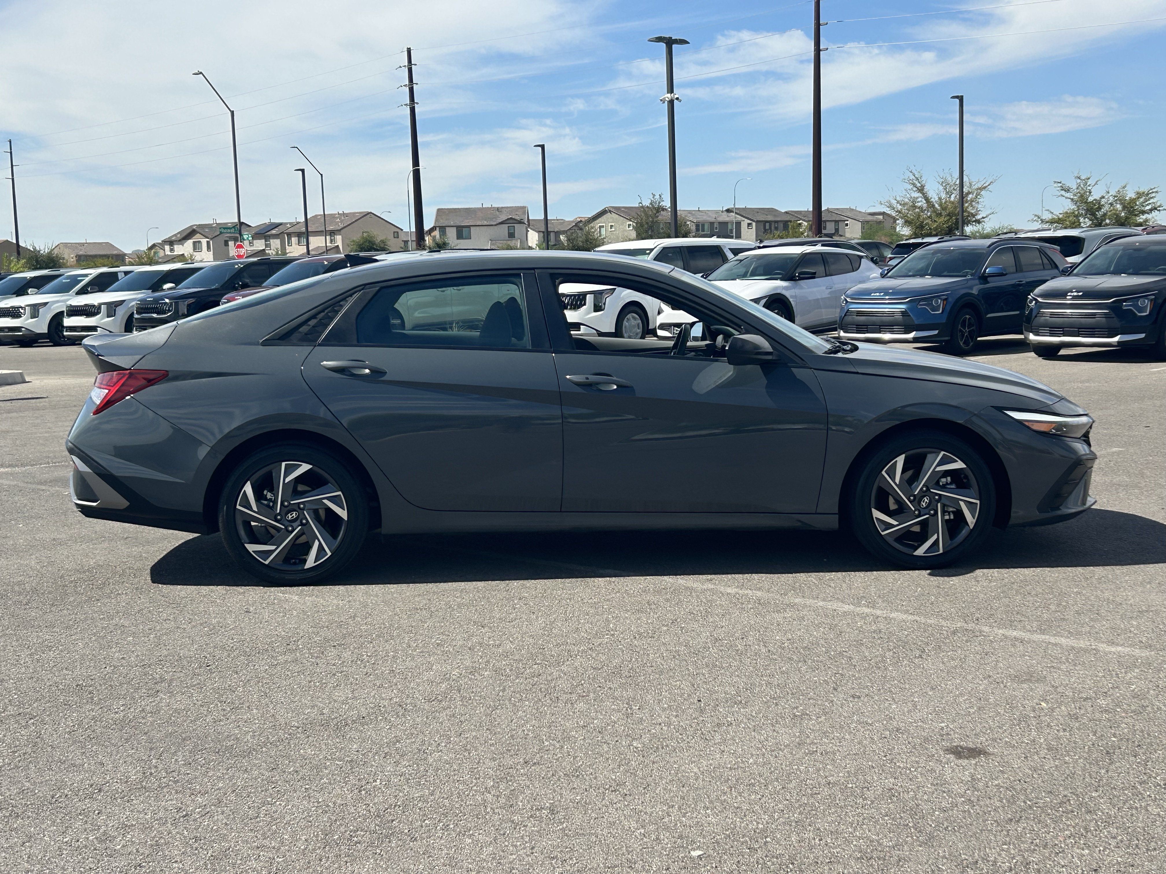 Used 2025 Hyundai Elantra SEL FWD image 6