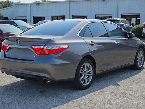 Used 2017 Toyota Camry SE FWD image 6