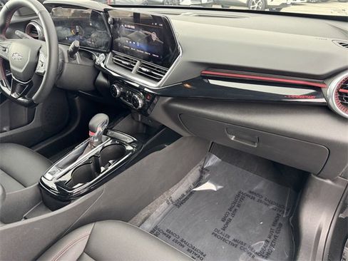 Certified 2025 Chevrolet Trax RS w/ Driver Confidence Package image 5