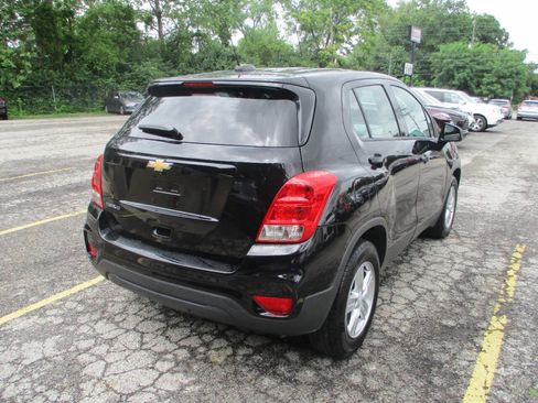 Used 2019 Chevrolet Trax LS FWD image 3